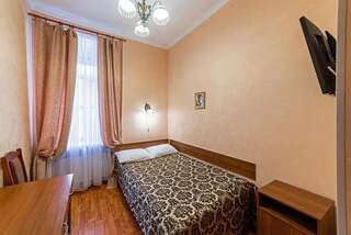Мини-отель Tanais Санкт-Петербург Номер эконом с одной кроватью и общей душевой комнатой-1
